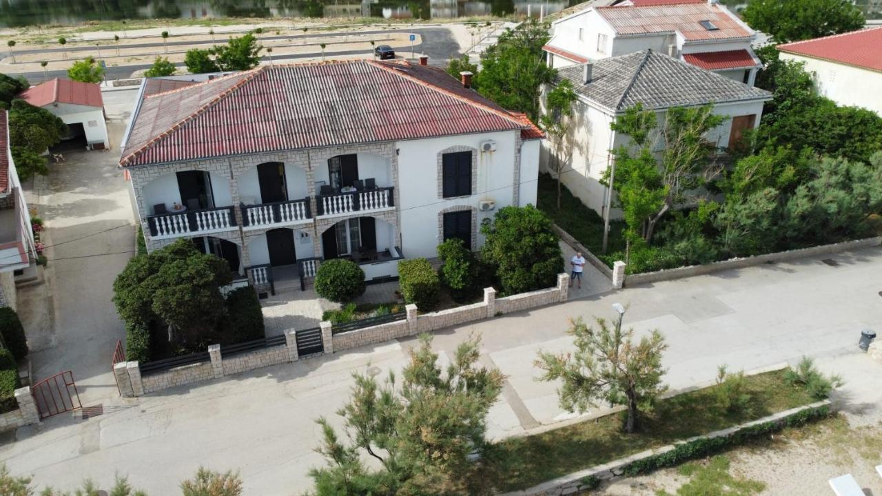 Rooms&Apartments Kaurloto Pag Town Buitenkant foto